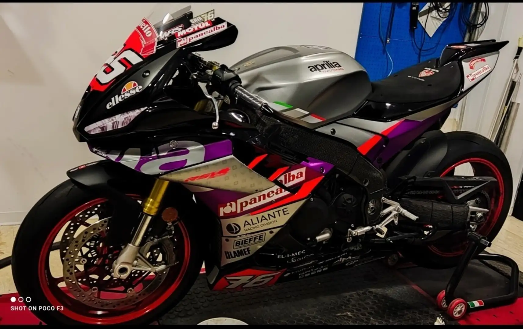 Aprilia RSV4 1100 Plateado - 1