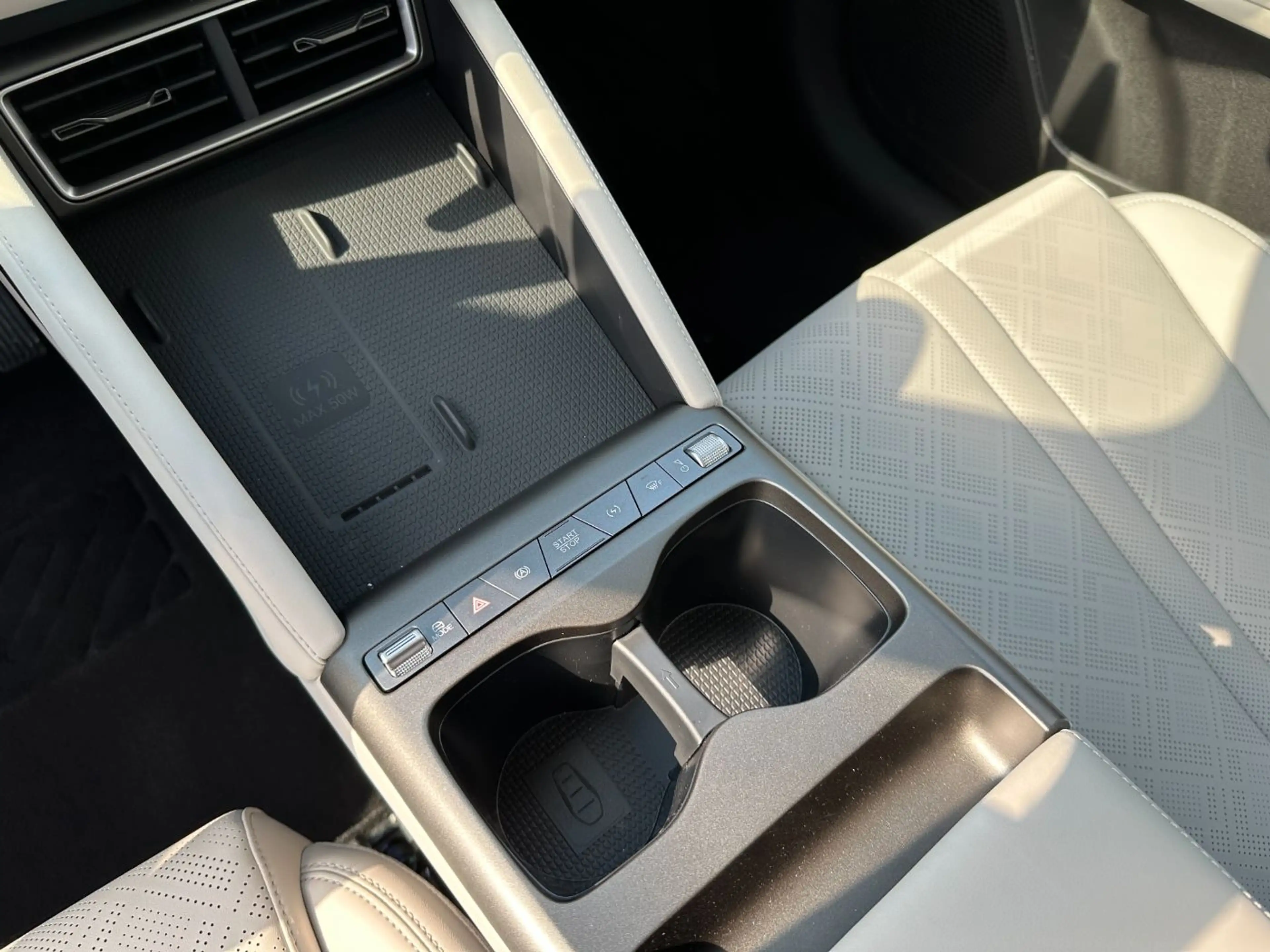 BYD Atto 2 DMi Boost LED DAB CarPlay HUD PTS KeyGo — photo 13
