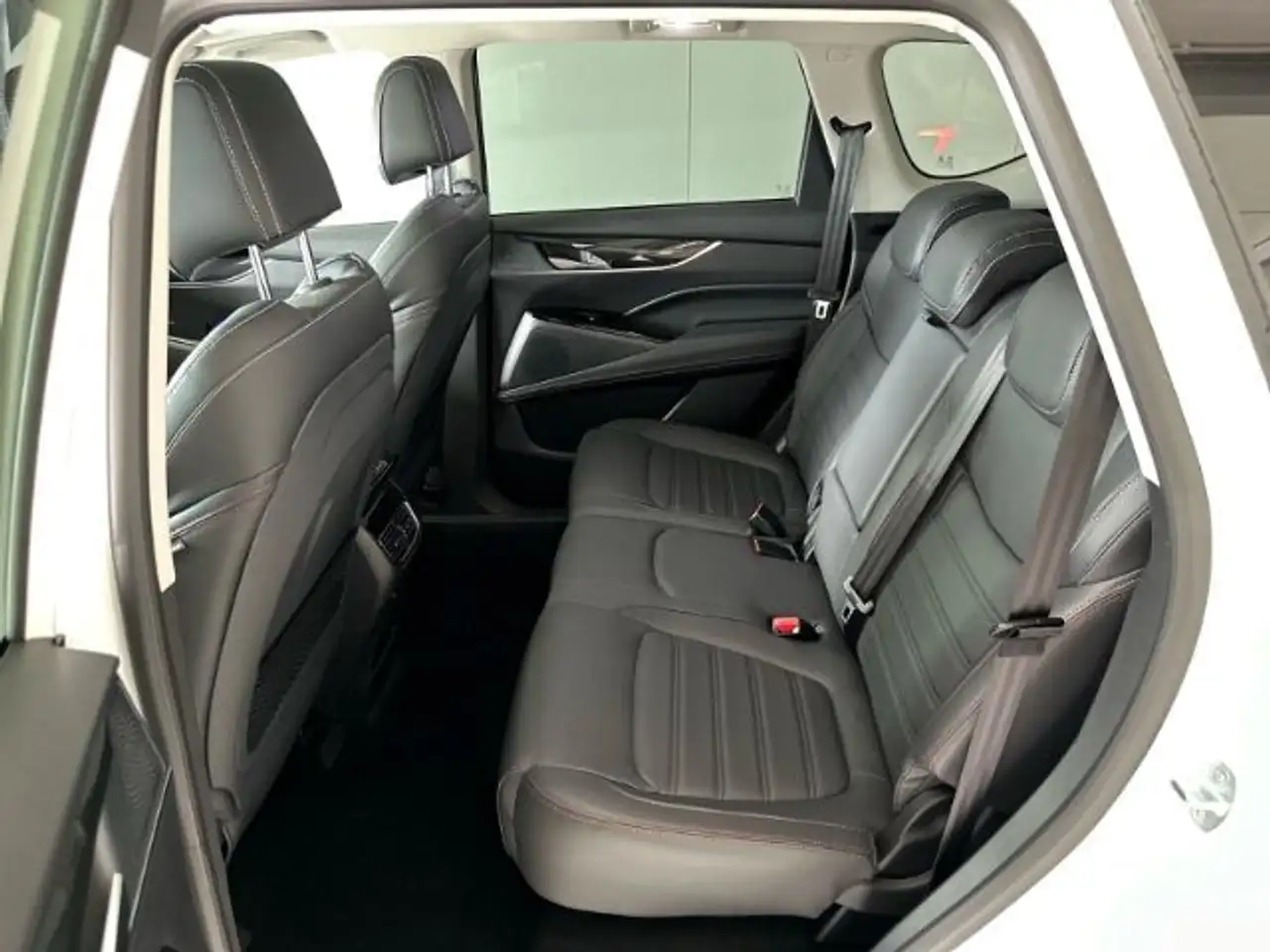 Maxus Euniq 6 Keyless 360-Grad Leder Pano ACC el.Sitze 9