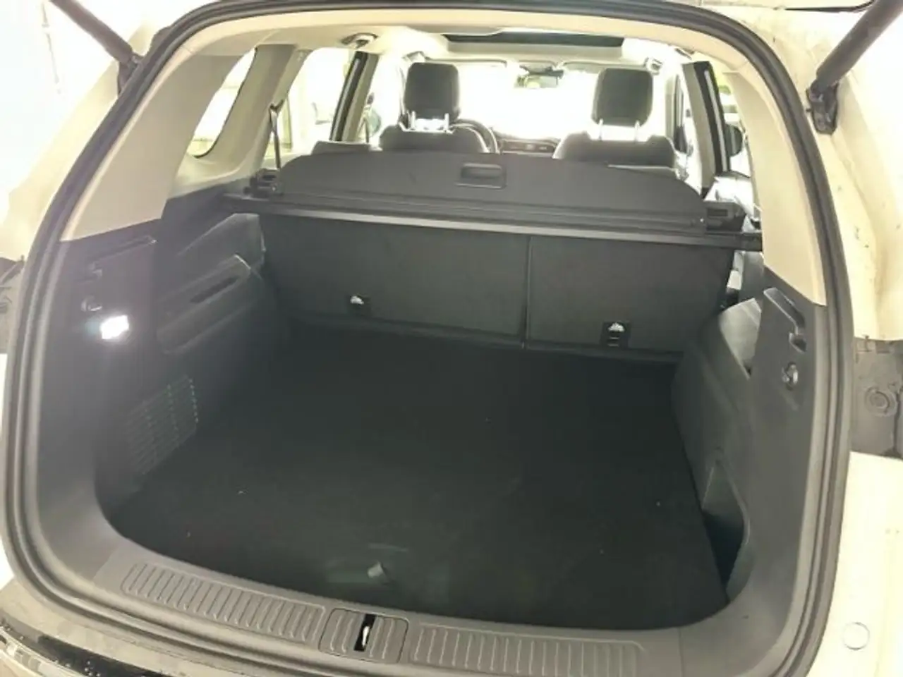 Maxus Euniq 6 Keyless 360-Grad Leder Pano ACC el.Sitze 6