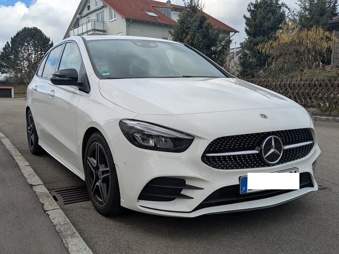 Mercedes-Benz B 220 B 220 d 4Matic 8G-DCT AMG Line Weiß - 1