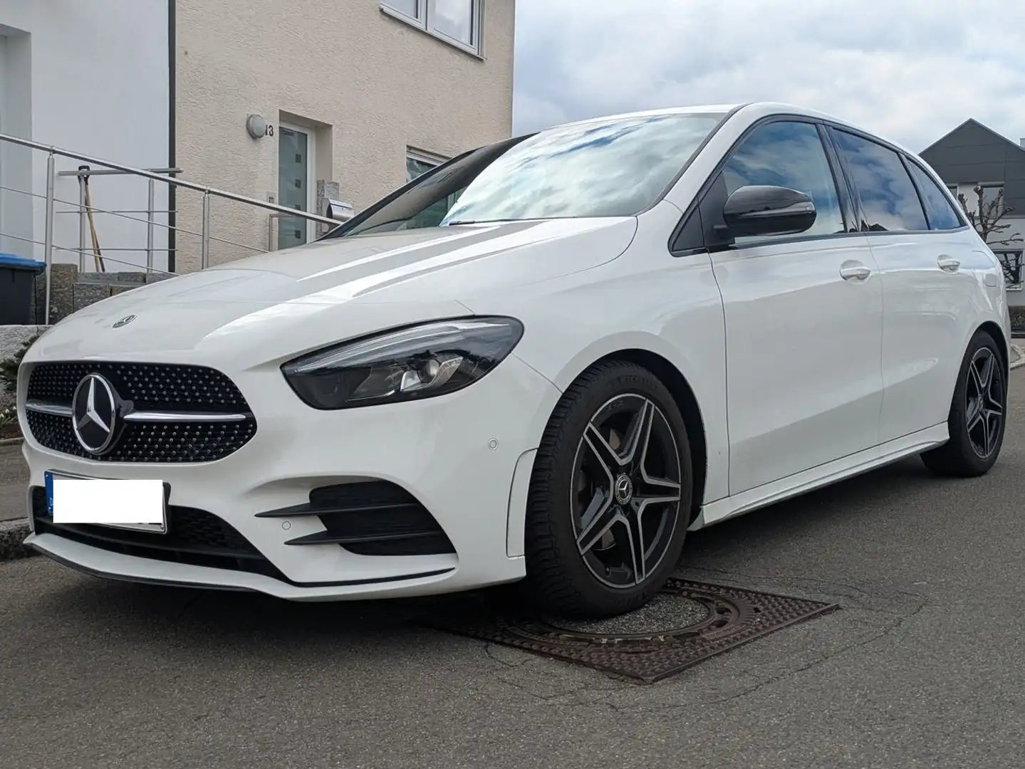 Mercedes-Benz B 220 B 220 d 4Matic 8G-DCT AMG Line Weiß - 2