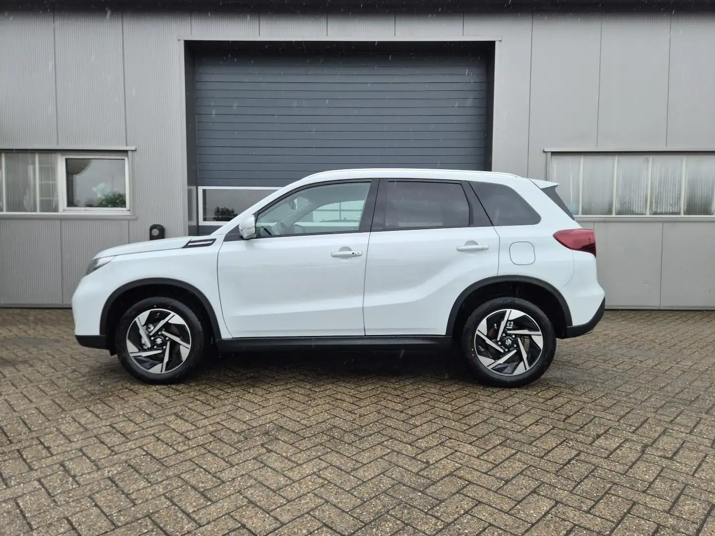 Suzuki Vitara Comfort+ 110PS MHEV 4x4 ALLGRIP 1.4 Boosterjet ... Weiß - 2