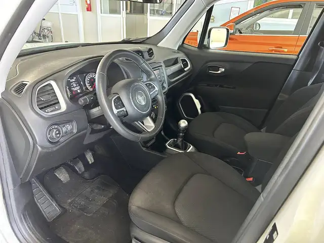 Jeep Renegade view 7