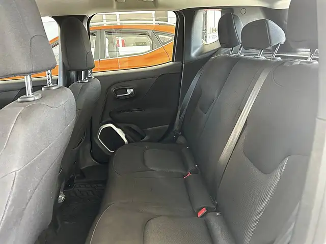 Jeep Renegade view 9