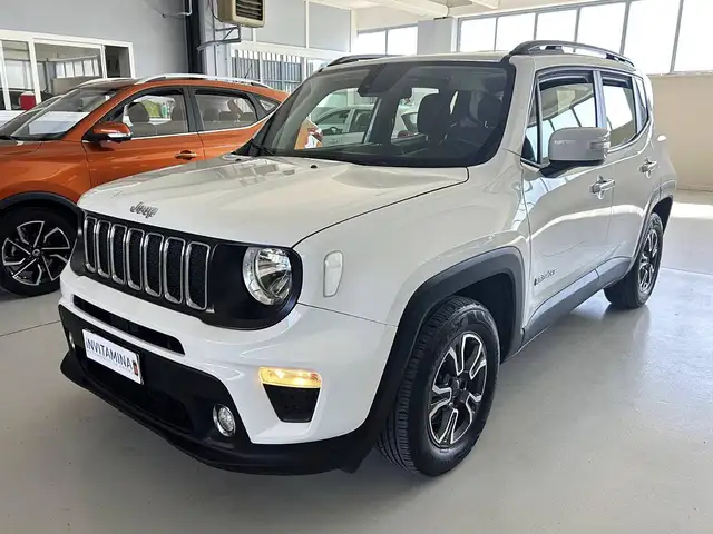 Jeep Renegade view 3