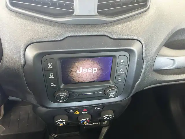 Jeep Renegade view 12
