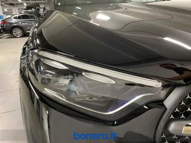 Mercedes-Benz 300 view 8