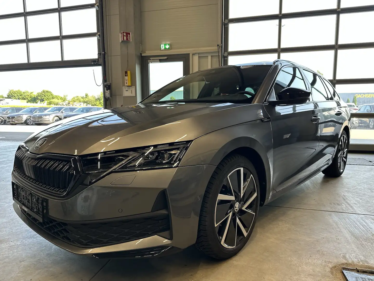 Skoda Octavia 2.0TDI DSG Sportline Pano AHK Matrix 18´ Grau - 1