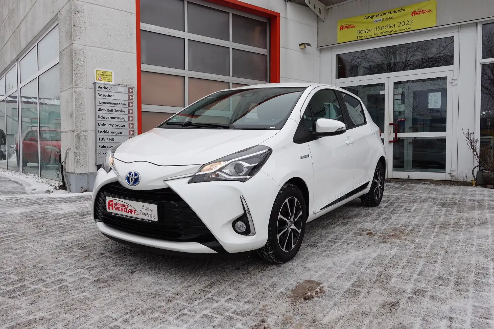 Toyota Yaris 1,5l Hybrid Team D 3 Jahre Garantie Weiß - 1