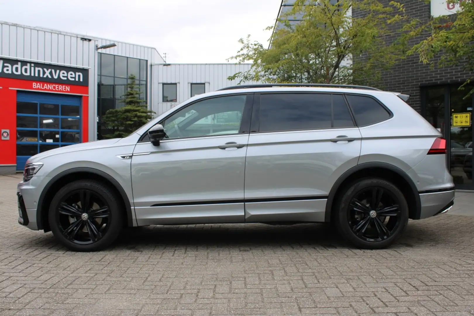 Volkswagen Tiguan Allspace 1.5 TSI DSG R-Line Black Style 7P. Pano/Leer/360vi Grijs - 2