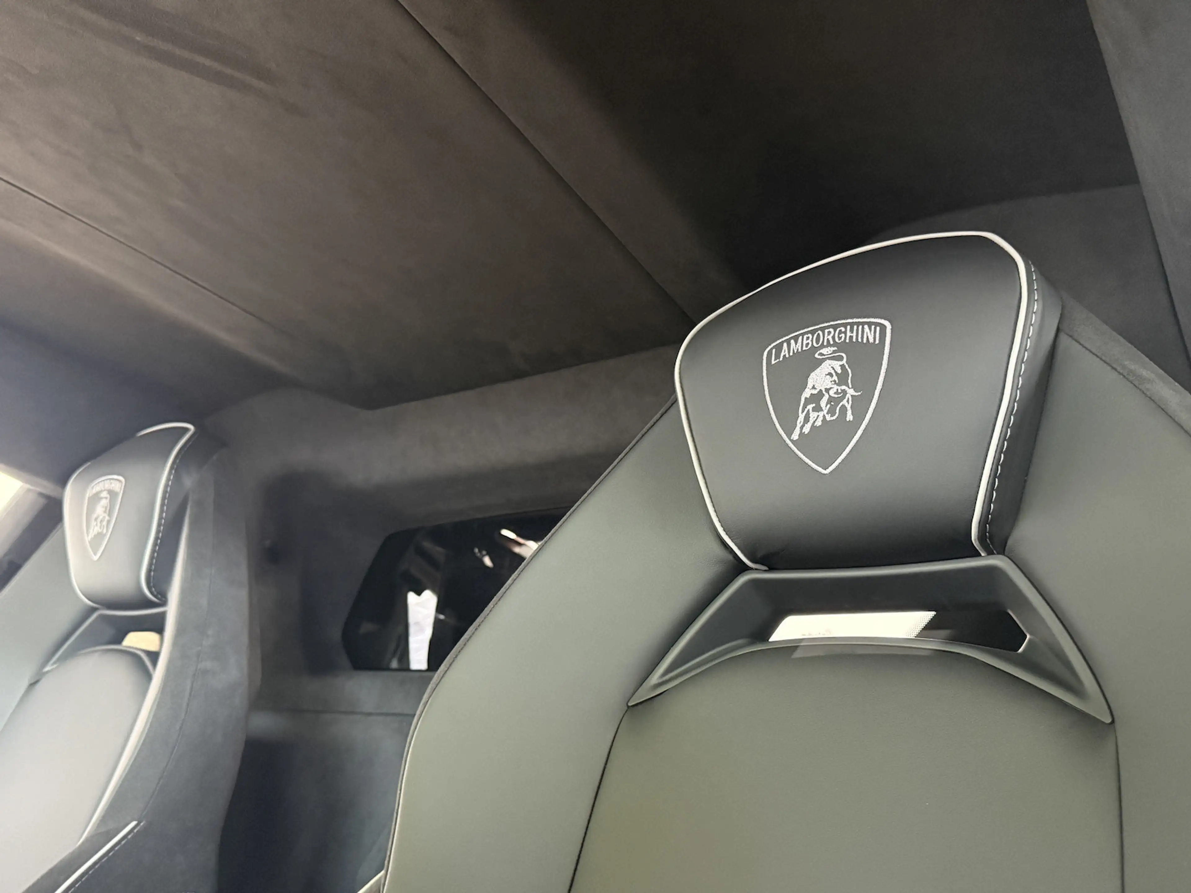Lamborghini Revuelto Ad Personam*Style Pack*Sonus*PassengerD — photo 14