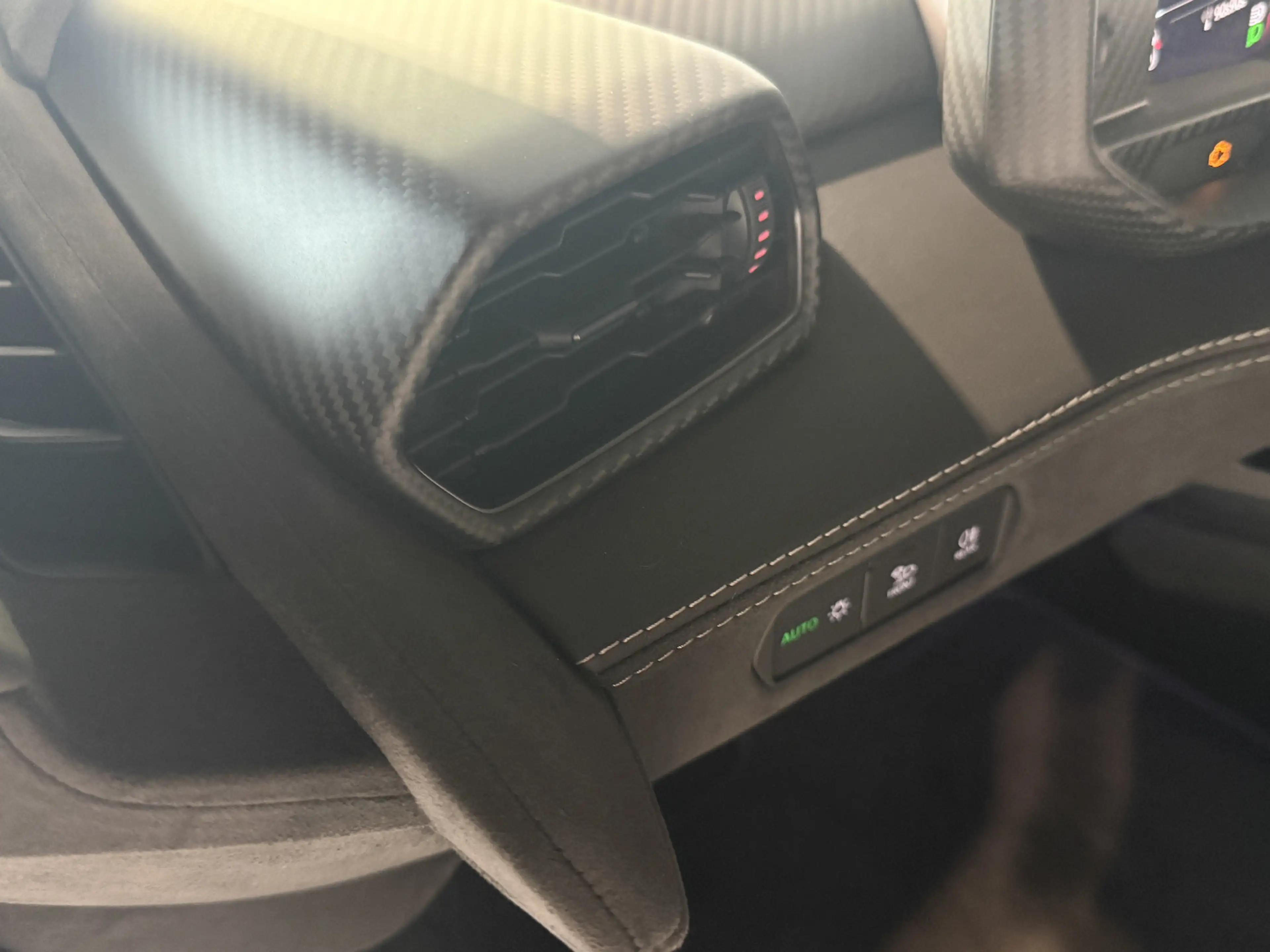 Lamborghini Revuelto Ad Personam*Style Pack*Sonus*PassengerD — photo 12