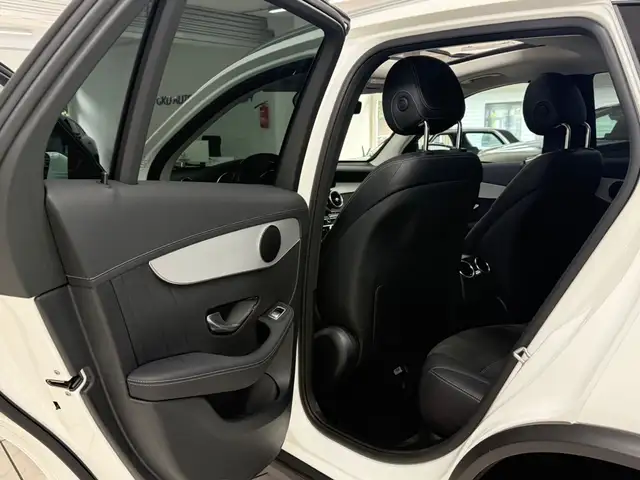 Mercedes-Benz GLC 200 view 8