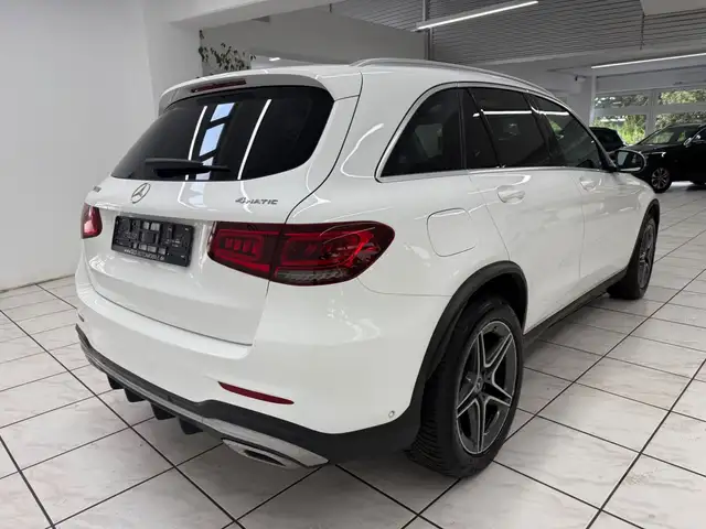 Mercedes-Benz GLC 200 view 3