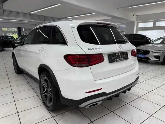 Mercedes-Benz GLC 200 view 2