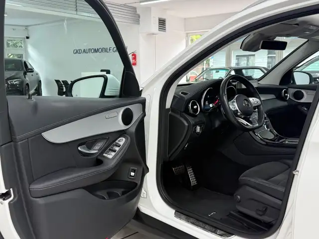 Mercedes-Benz GLC 200 view 7