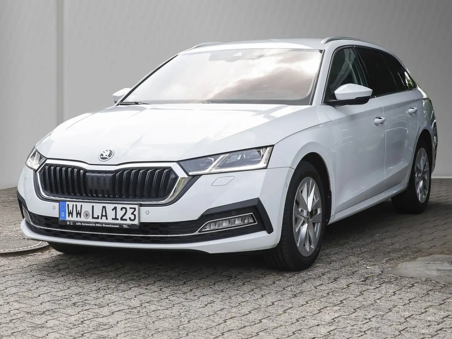 Skoda Octavia Combi 2,0 TDI DSG Style,Leder,AHK,Matrix-LED,Ka... Weiß - 2