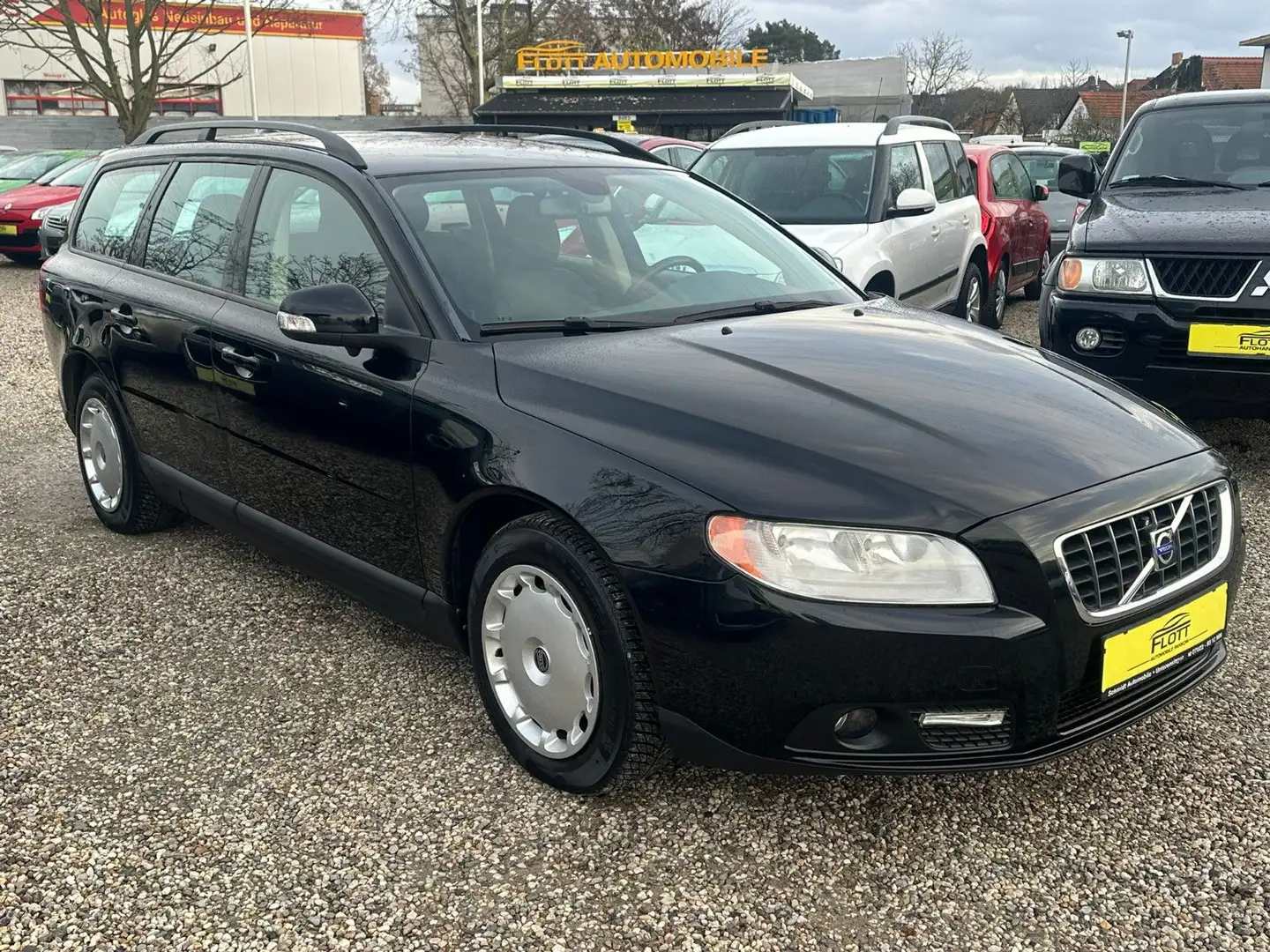 Volvo V70 Kinetic *Klimaaut.*SitzH*AHK* TÜV Neu Schwarz - 2