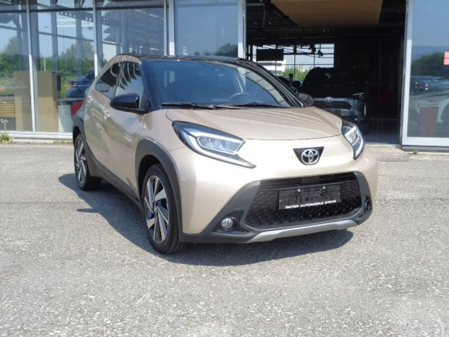 Toyota Aygo X Explore Automatik Beige - 1