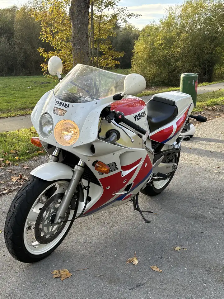Yamaha FZR 1000