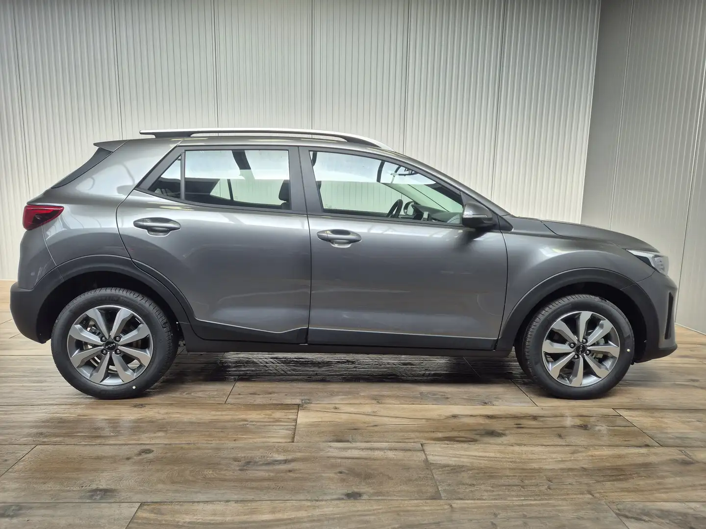 Kia Stonic 1.0T-GDI 100pk Style. Grau - 1