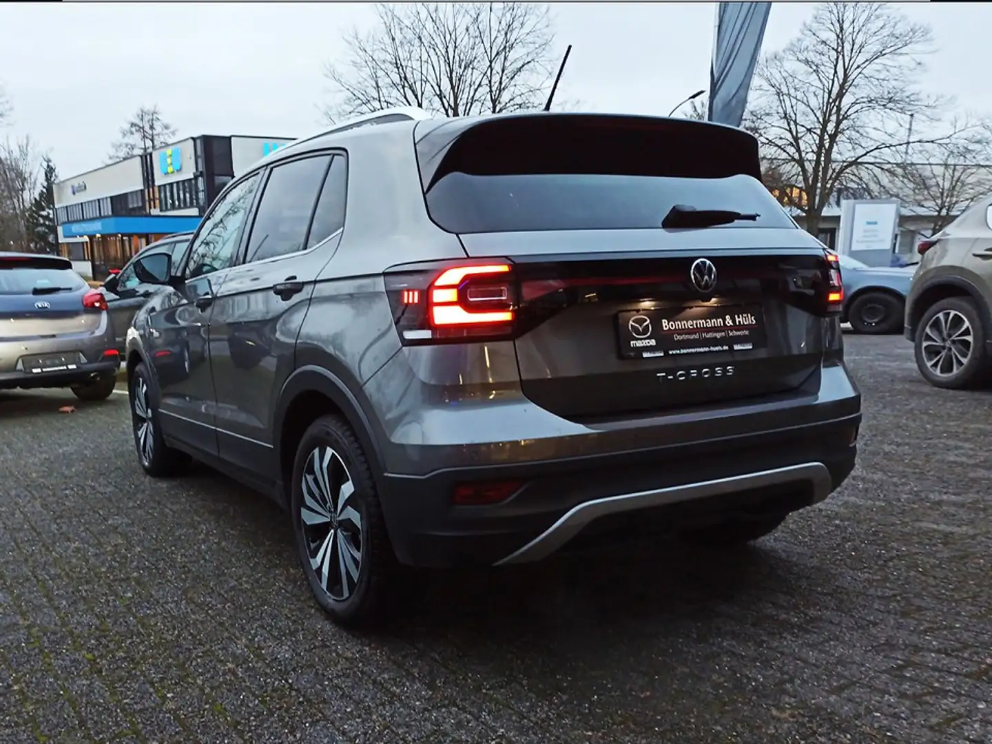 Volkswagen T-Cross 1.5 TSI Style DSG *ACC*PDC*SHZ*NAVI* Gris - 2