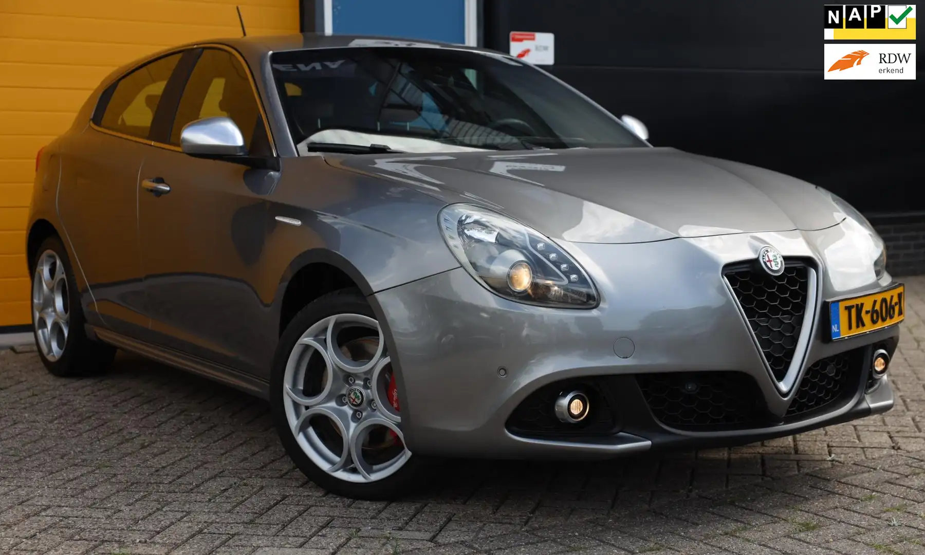 Alfa Romeo Giulietta 1.4 Turbo QV Line / 170 PK / AUT / Cognac Leder / Gris - 1