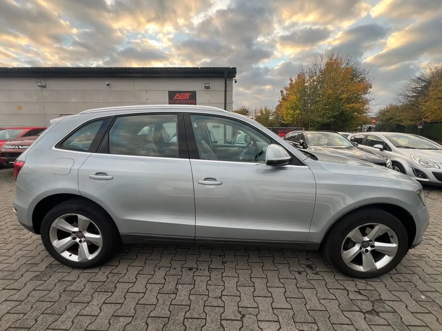 Audi Q5 2.0 TDI Quattro, NAVI, Leder, PDC, AHK, Xenon Silber - 2