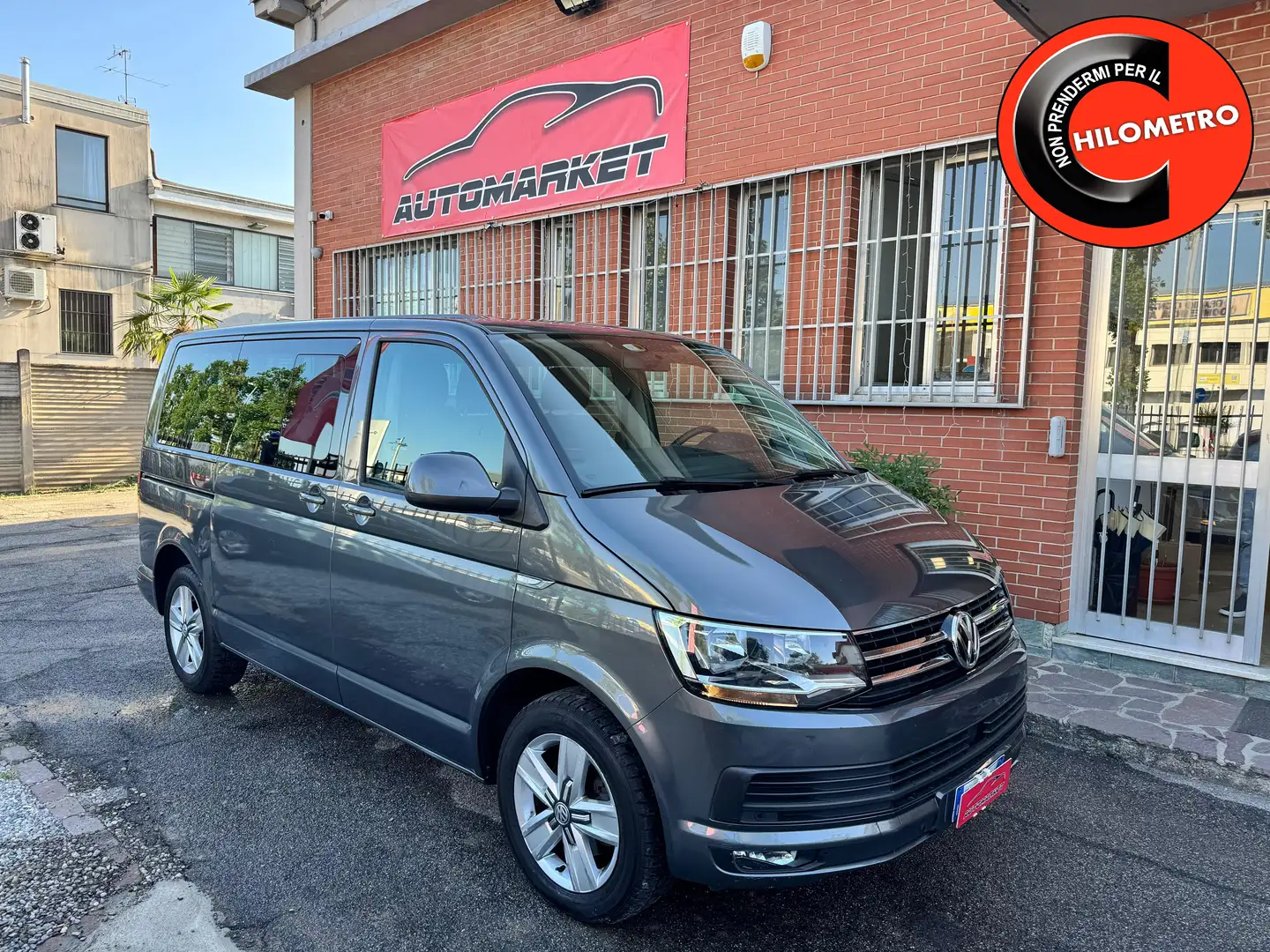 Volkswagen T6 Caravelle 2.0 tdi 150cv DSG 9 posti Highline Grijs - 1