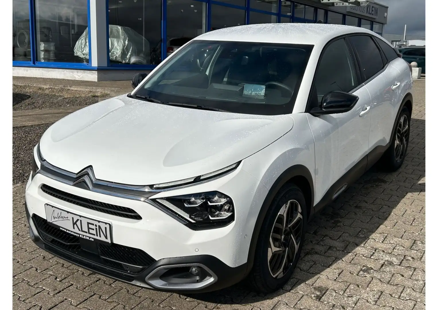 Citroen C4 Shine PT 130 *NAVI*CARPLAY*LED*KAMERA* Weiß - 2