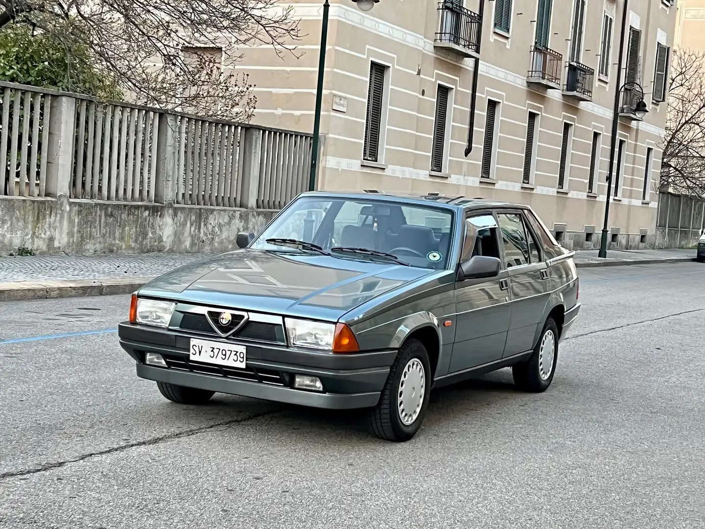Alfa Romeo 75 1.8 IE cat 120cv 2PROPRIETARI-DOC+TARGHE ORIGINALI Grigio - 1