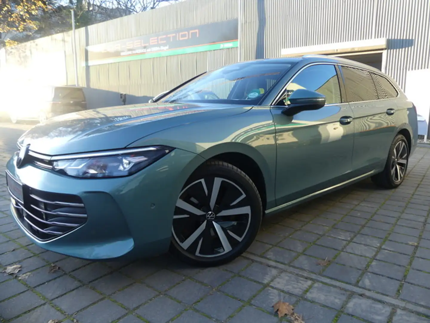 Volkswagen Passat Variant 1.5 eTSI LED/ACC/NAVI/KAM/AHK Vert - 2