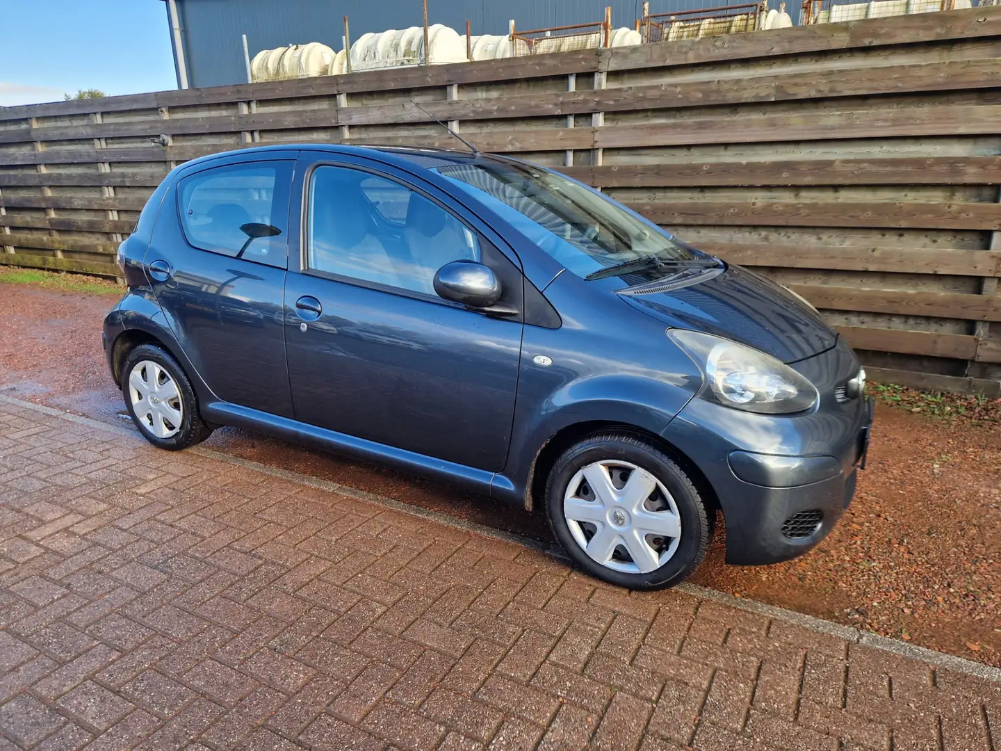 Toyota Aygo 1.0-12V Comfort Grijs - 1