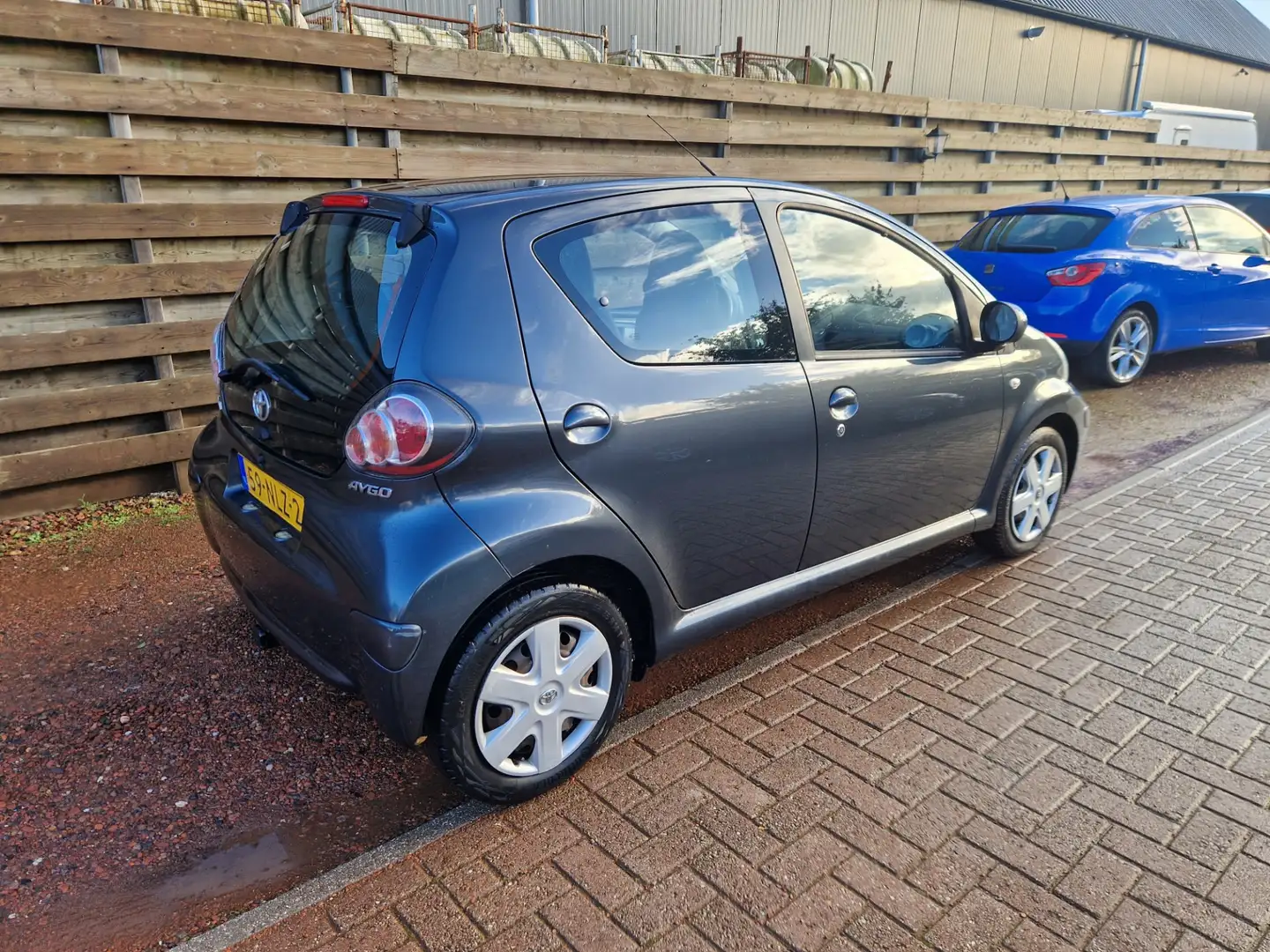 Toyota Aygo 1.0-12V Comfort Grijs - 2