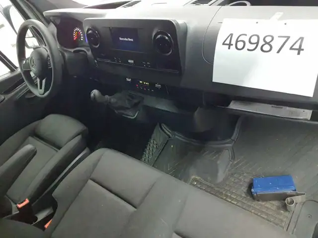 Mercedes-Benz Sprinter view 12