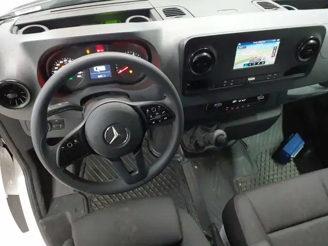 Mercedes-Benz Sprinter view 13