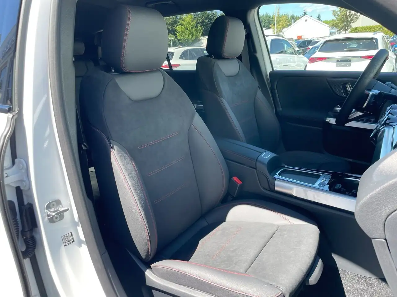 Mercedes-Benz GLB photo Mercedes-Benz GLB