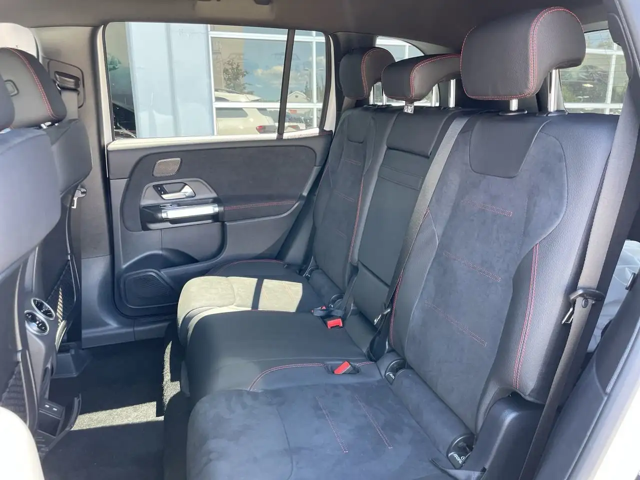 Mercedes-Benz GLB photo Mercedes-Benz GLB