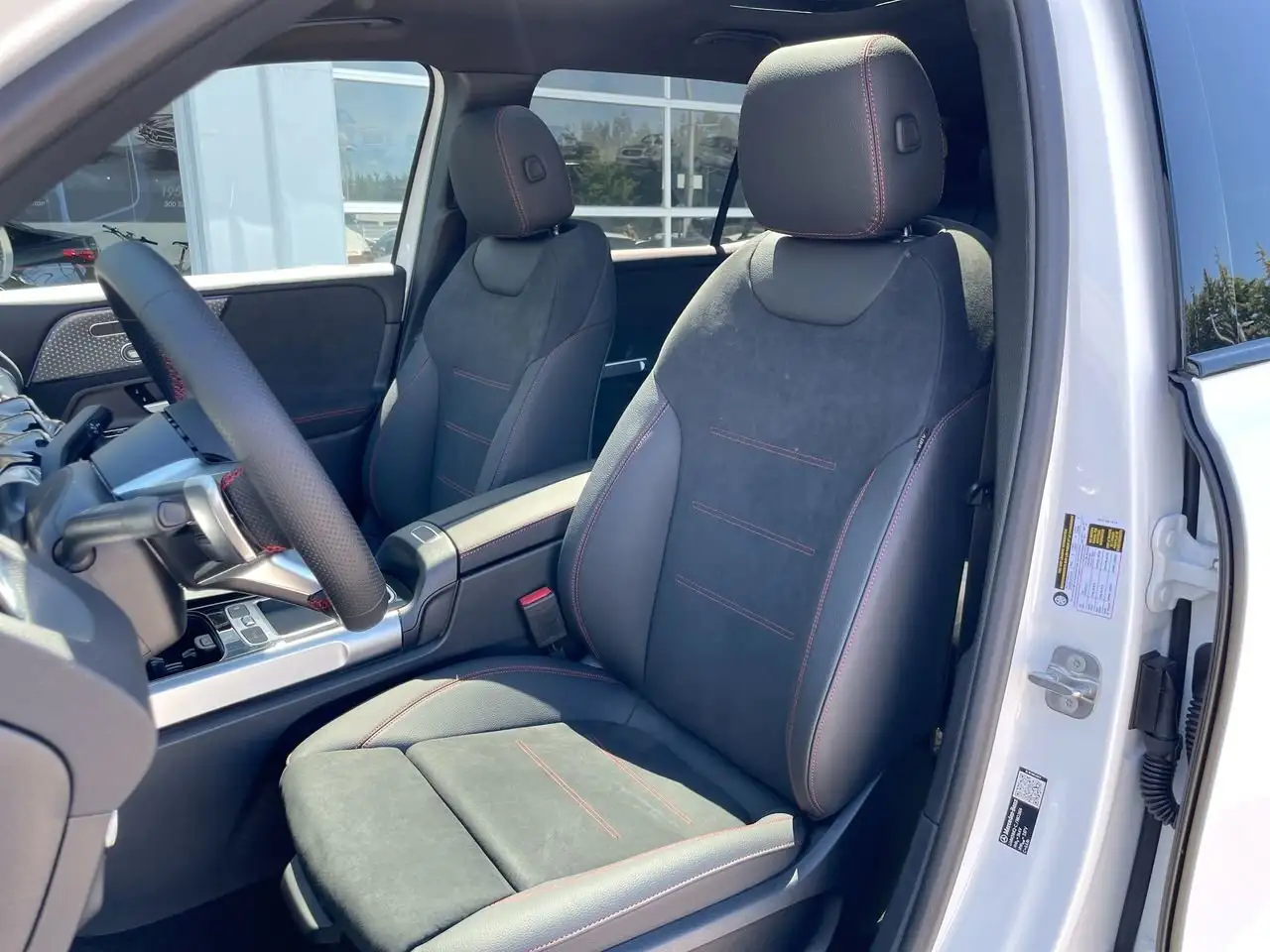 Mercedes-Benz GLB photo Mercedes-Benz GLB