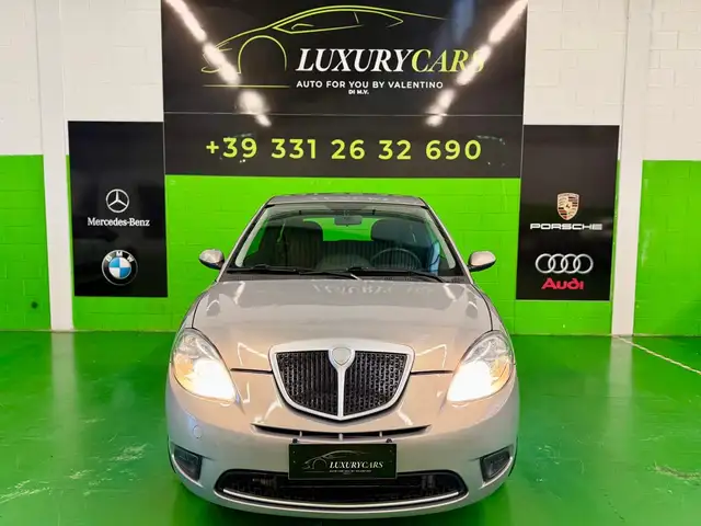 Lancia Ypsilon Ypsilon 1.4 16v MomoDesign (sport) 6m
