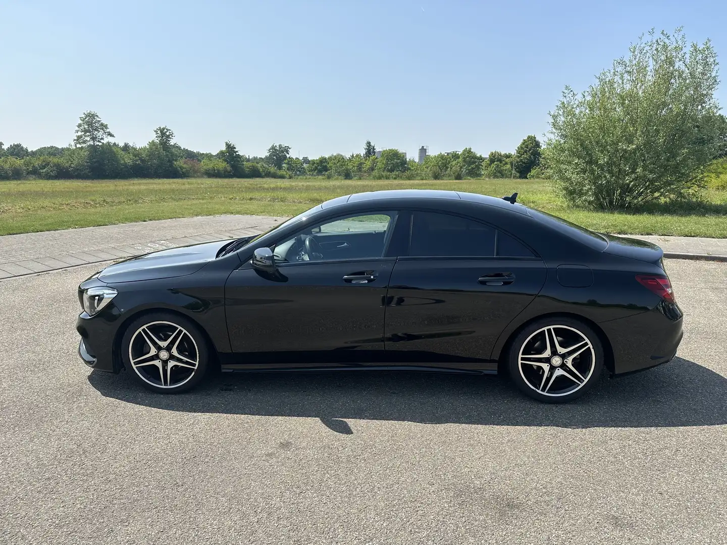 Mercedes-Benz CLA 180 Business Sol. AMG Night Pakket Black - 2