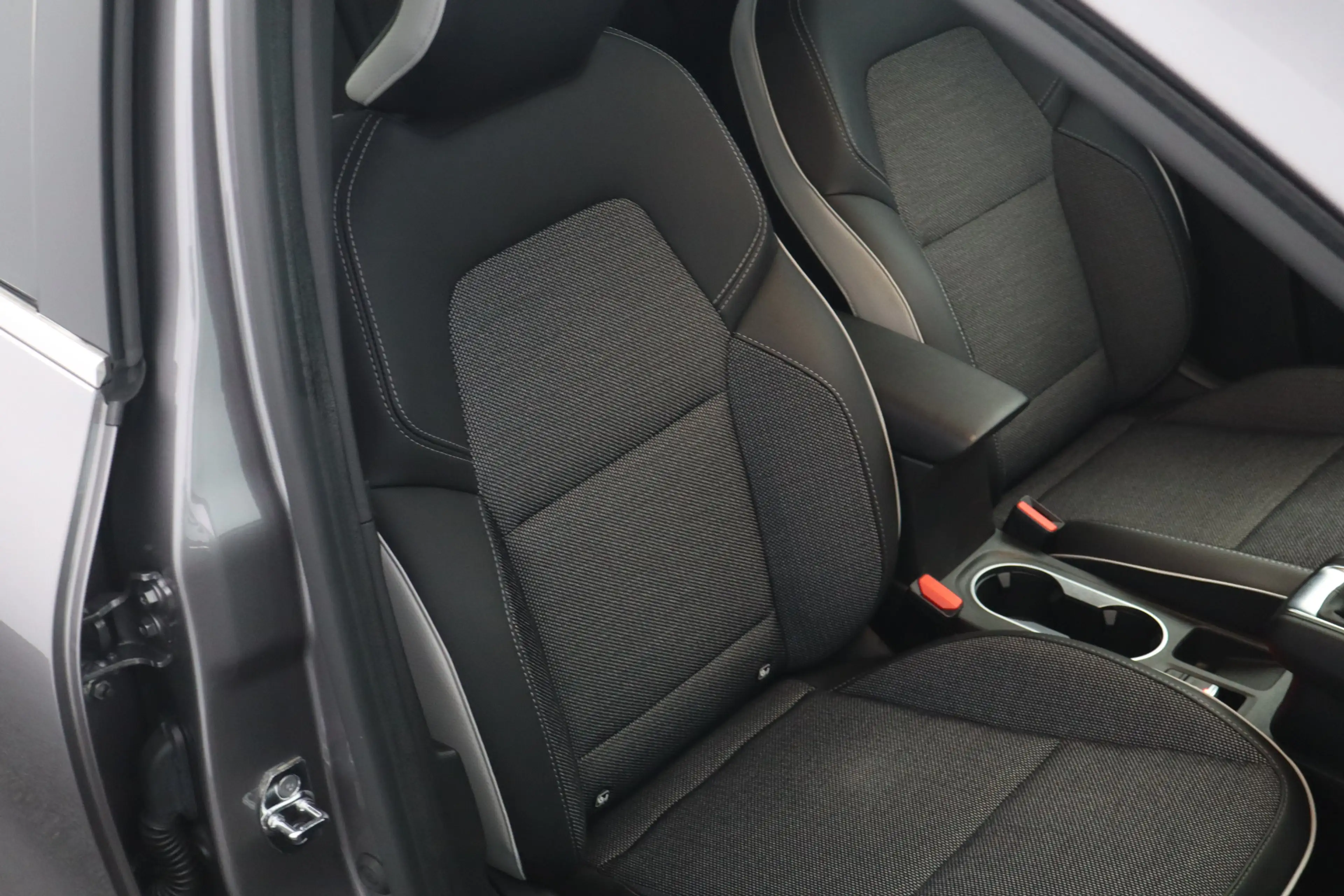 Renault Captur 1.0 TCe 90 Edition One/ 360°Camera/ 17'' LMV/ LED — photo 43
