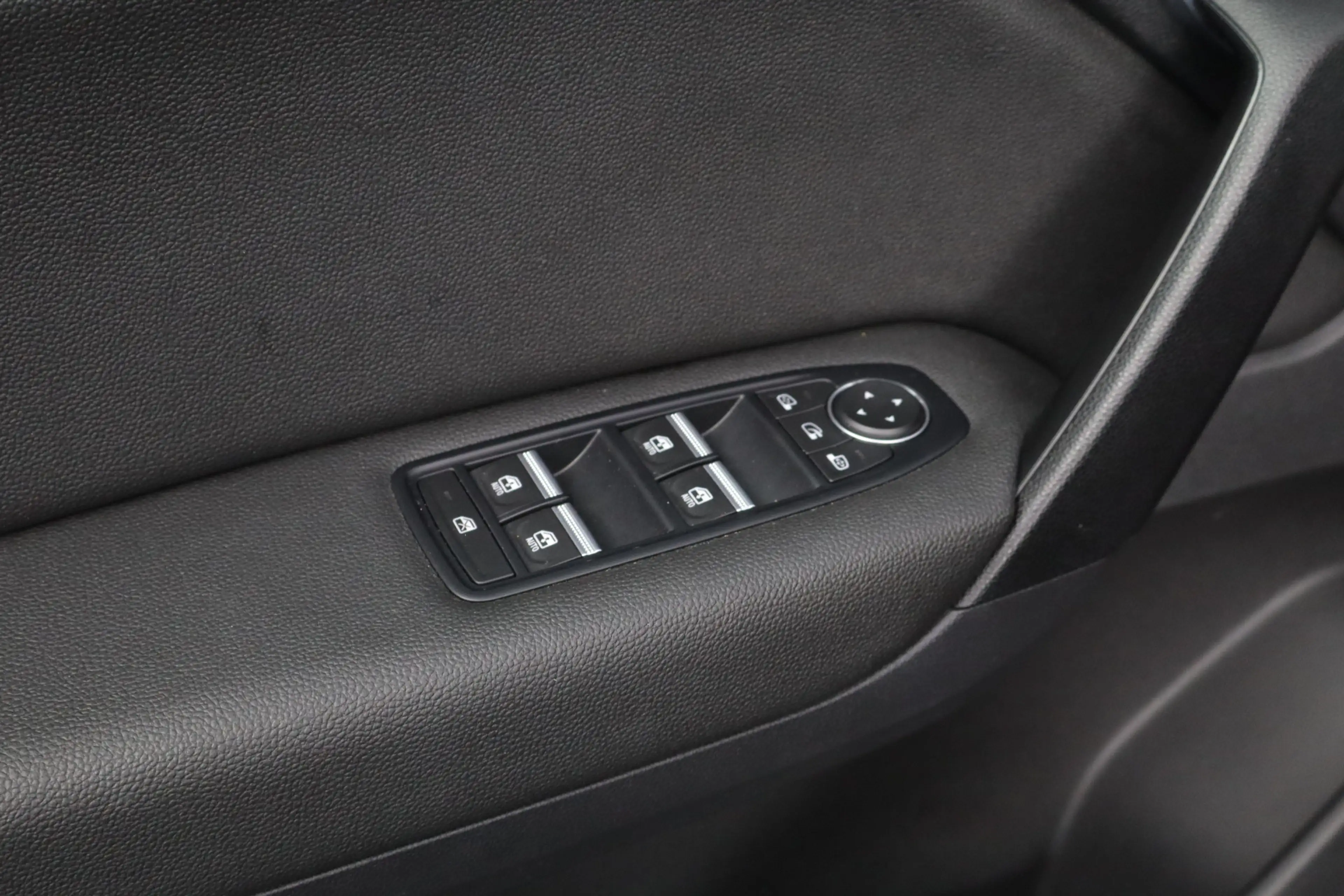 Renault Captur 1.0 TCe 90 Edition One/ 360°Camera/ 17'' LMV/ LED — photo 19