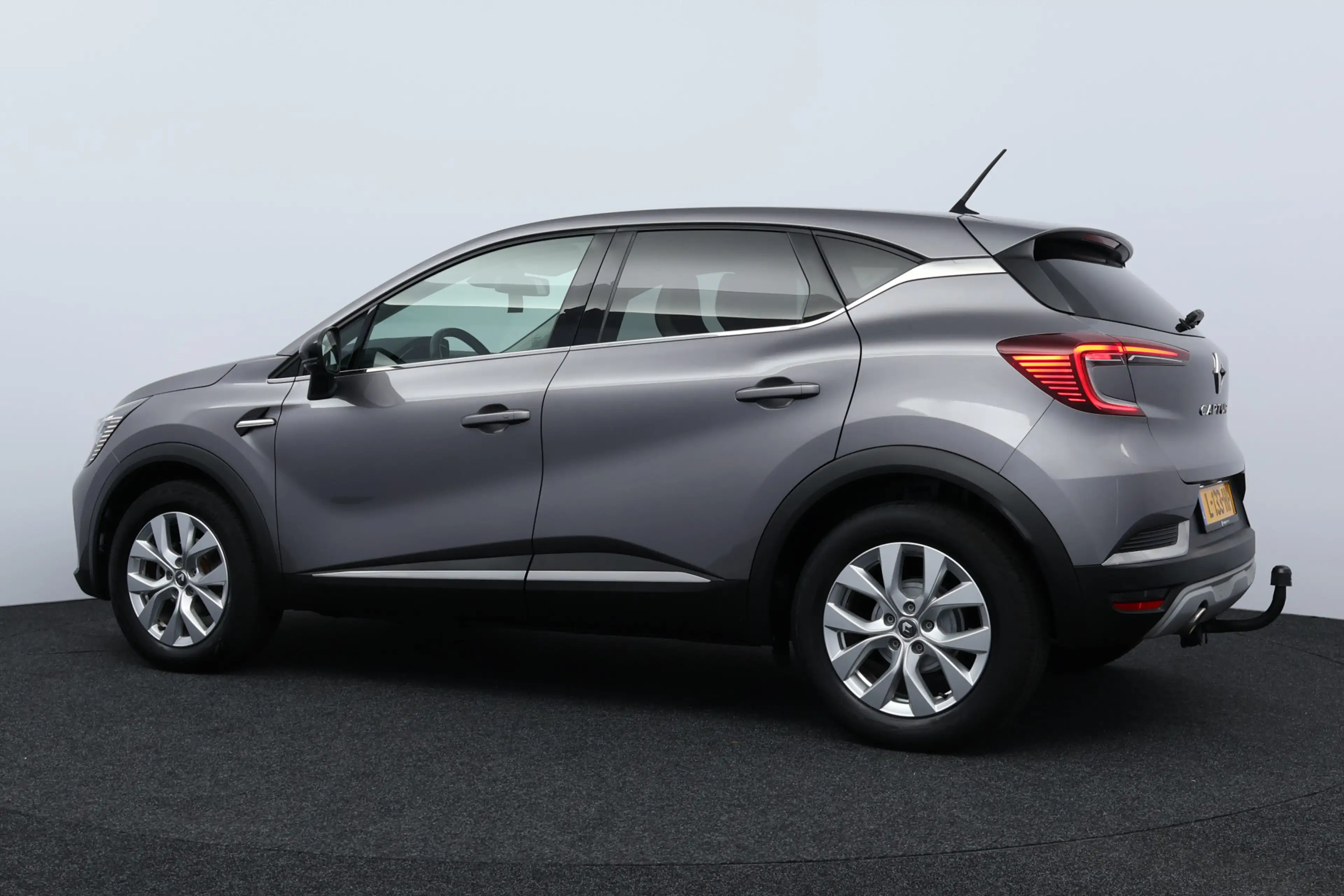 Renault Captur 1.0 TCe 90 Edition One/ 360°Camera/ 17'' LMV/ LED — photo 6