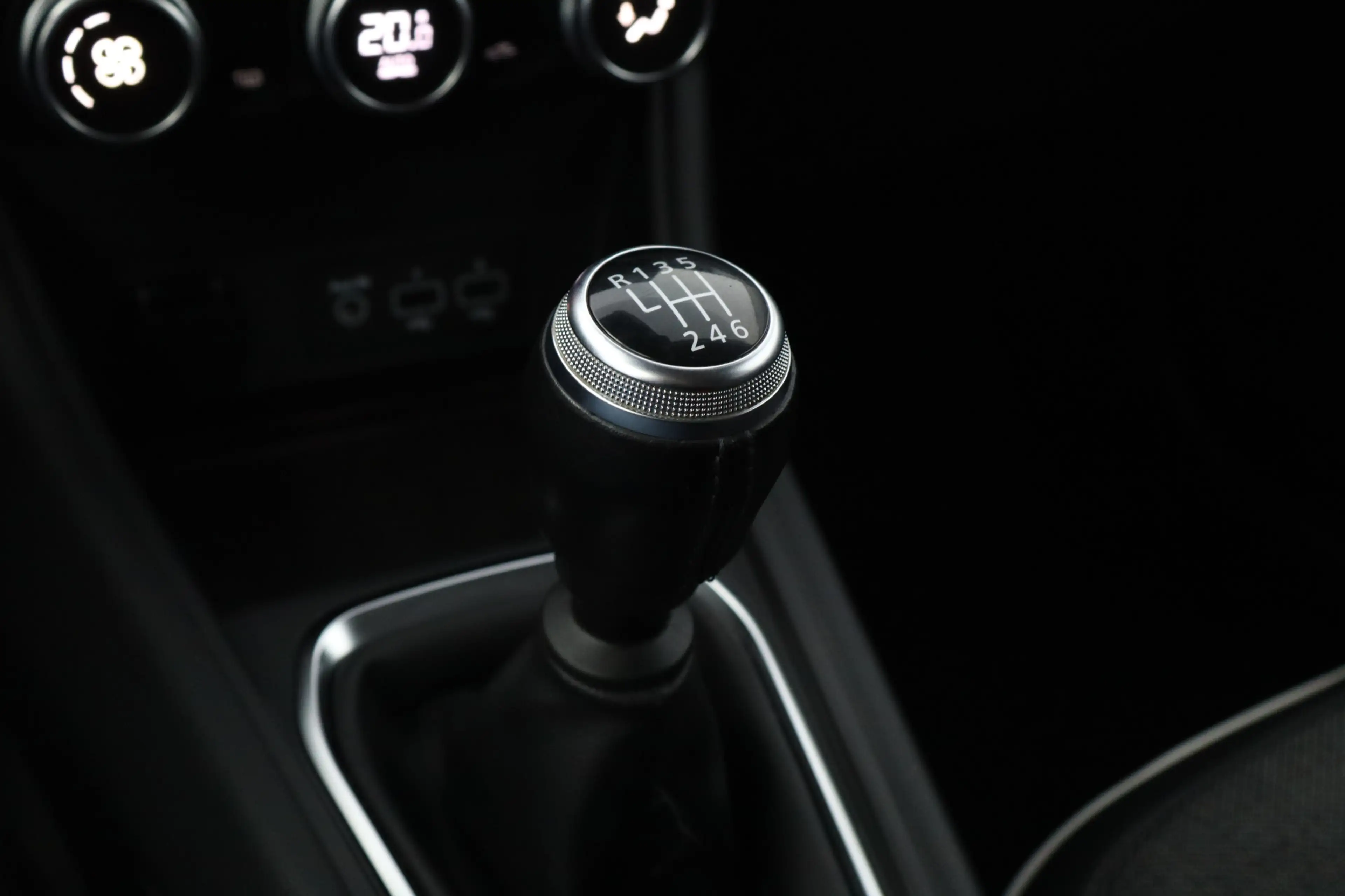 Renault Captur 1.0 TCe 90 Edition One/ 360°Camera/ 17'' LMV/ LED — photo 37