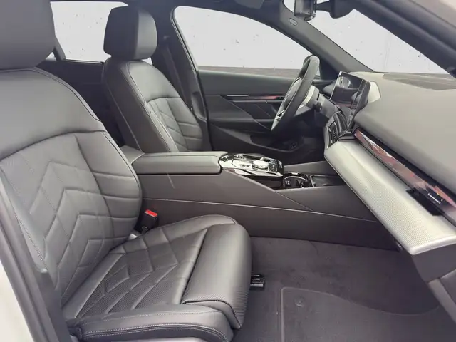 BMW I5 view 15