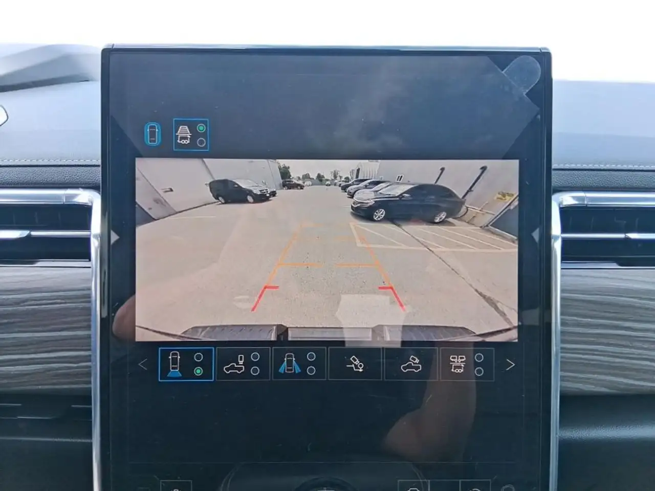 GMC Sierra EV снимка GMC Sierra EV