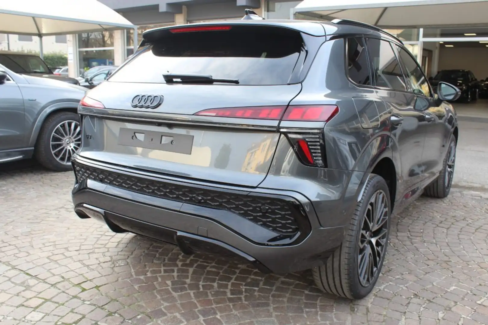 Audi Q3 35 TDI S tronic S line edition PRONTA CONSEGNA Grau - 2