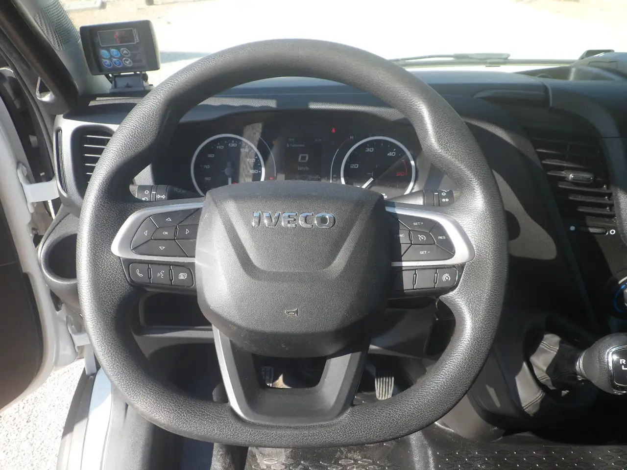 Iveco Daily 2022 — фото 13